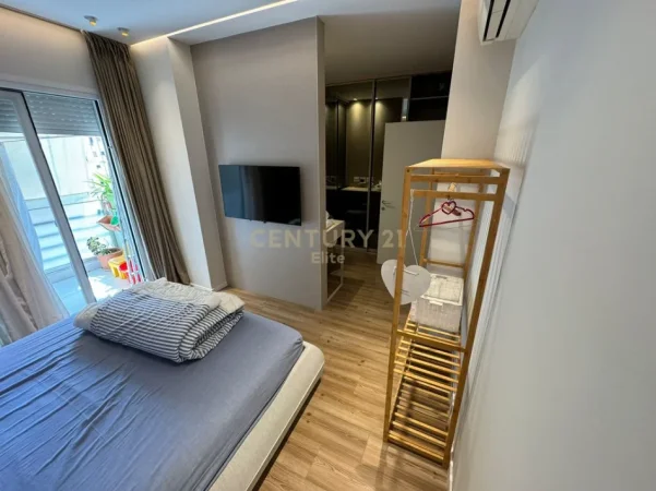 Tirane, jepet me qera apartament 2+1 Kati 10, 100 m² 950 € (rruga e saraceve)