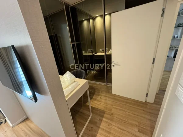 Tirane, jepet me qera apartament 2+1 Kati 10, 100 m² 950 € (rruga e saraceve)