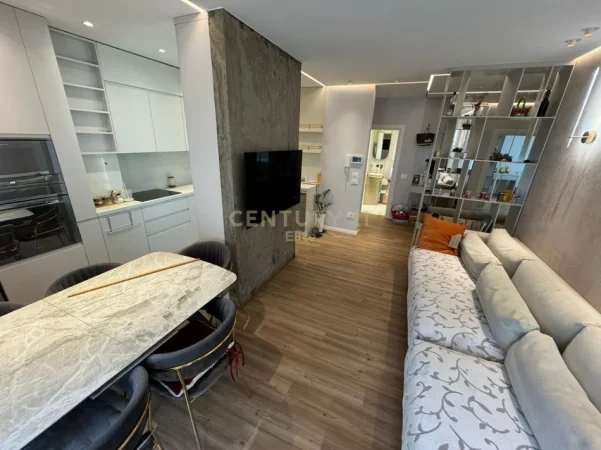 Tirane, jepet me qera apartament 2+1 Kati 10, 100 m² 950 € (rruga e saraceve)