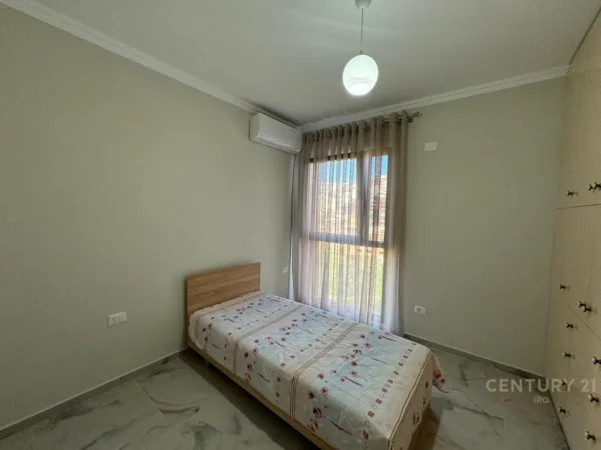 Tirane, jepet me qera apartament 2+1+Ballkon Kati 4, 85 m² 700 € (kodra e diellit)
