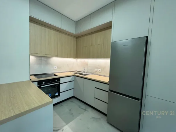 Tirane, jepet me qera apartament 2+1+Ballkon Kati 4, 85 m² 700 € (kodra e diellit)