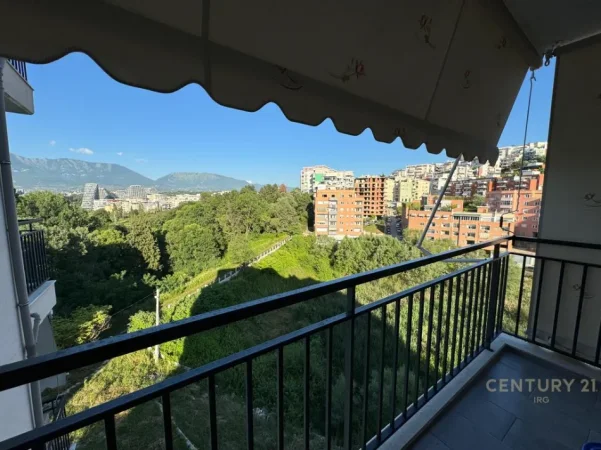 Tirane, jepet me qera apartament 2+1+Ballkon Kati 4, 85 m² 700 € (kodra e diellit)