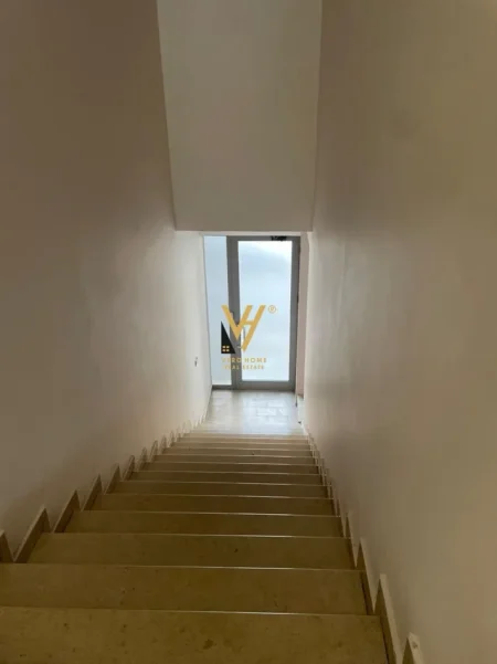 Tirane, jepet me qera zyre Kati 1, 307 m² 3.400 € (EEUGA ABDULLA KETA, QENDER)