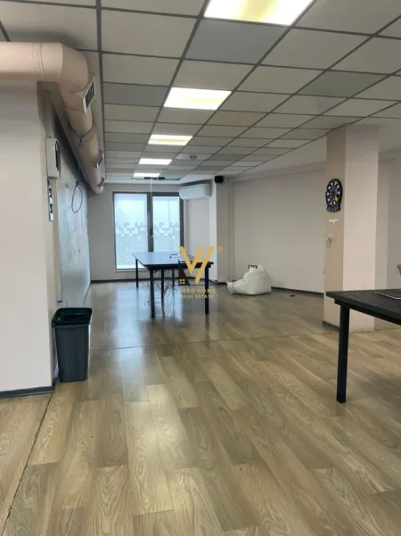 Tirane, jepet me qera zyre Kati 1, 307 m² 3.400 € (EEUGA ABDULLA KETA, QENDER)