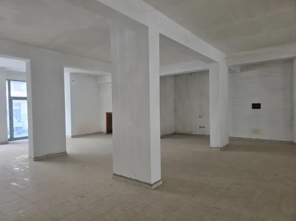 Radhime - Orikum, shitet ambjent biznesi Kati 0, 225 m² 270.000 € 