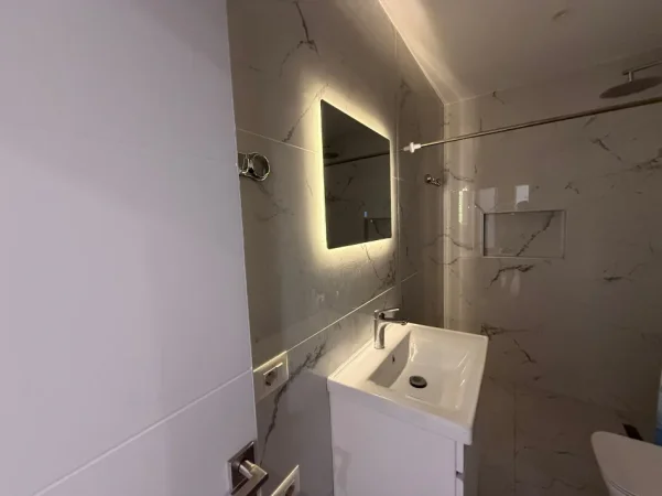 Tirane, jap me qera apartament 1+1 Kati 8, 42 m² (Tish daija)