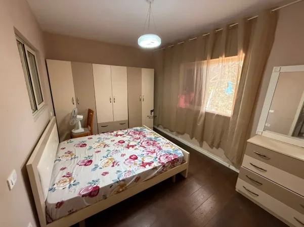 Tirane, jepet me qera apartament 2+1 Kati 1, 100 m² 500 € (TREGU ELEKTRIK)