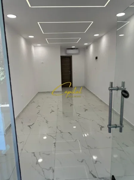 Tirane, jepet me qera dyqan Kati 0, 31 m² 400 € (AMBASADA AMERIKANE)