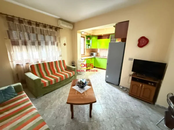 Vlore, jepet me qera apartament 1+1+Ballkon Kati 3, 70 m² 300 € (Rruga Gjergj Kastrioti)