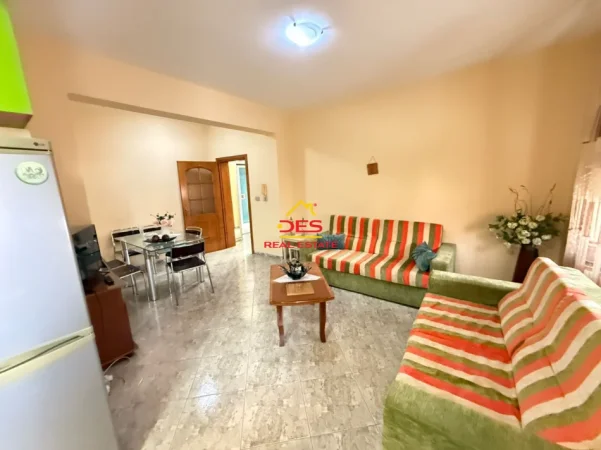 Vlore, jepet me qera apartament 1+1+Ballkon Kati 3, 70 m² 300 € (Rruga Gjergj Kastrioti)