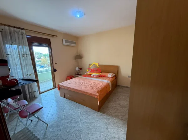 Vlore, jepet me qera apartament 1+1+Ballkon Kati 3, 70 m² 300 € (Rruga Gjergj Kastrioti)