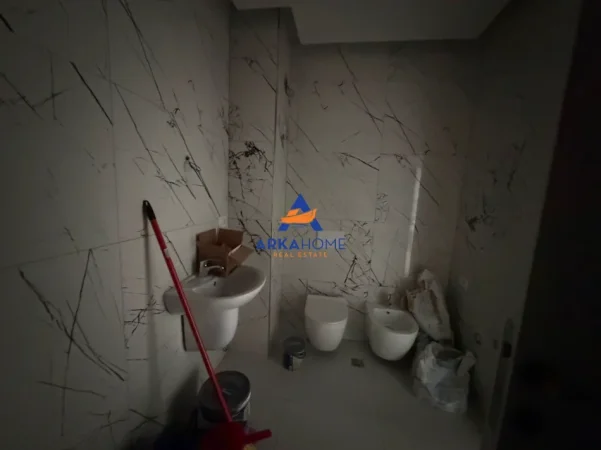 Tirane, shitet apartament 1+1+Ballkon Kati 5, 70 m² 115.000 € (YZBERISHT)