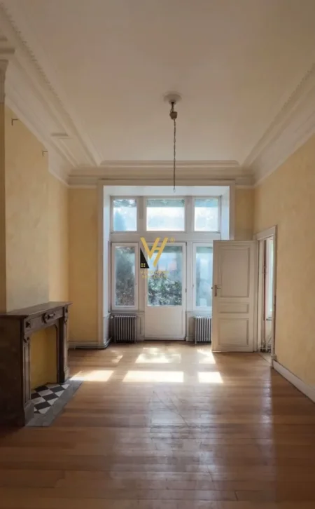 Tirane, jepet me qera apartament 2+1+Ballkon Kati 1, 120 m² 470 € (PALLATI ME SHIGJETA)