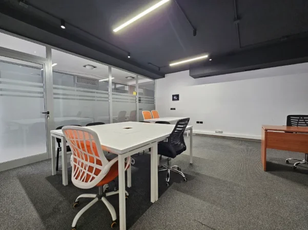 Tirane, jepet ZYRA me qera Kati 1, 80 m² 1.100 € (Sheshi Avni Rustemi)