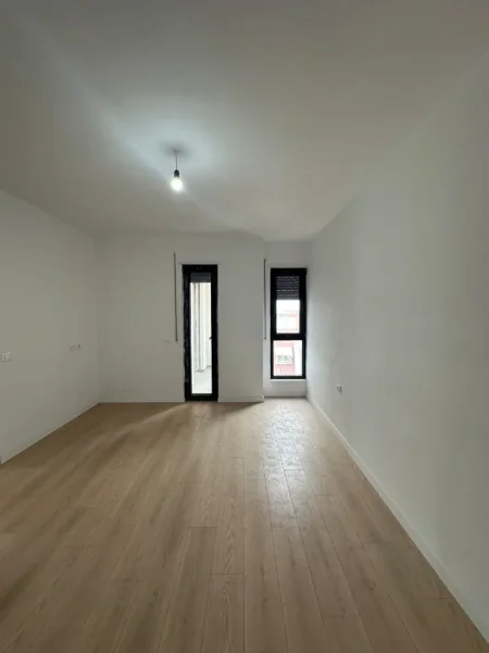 Tirane, shitet apartament 3+1 Kati 4, 122 m² 378.500 € (KOMUNA E PARISIT)