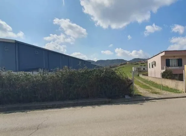 Tirane, shitet truall , 1.760 m² 220.000 € (Rrugq dytesore Vore Tirane)