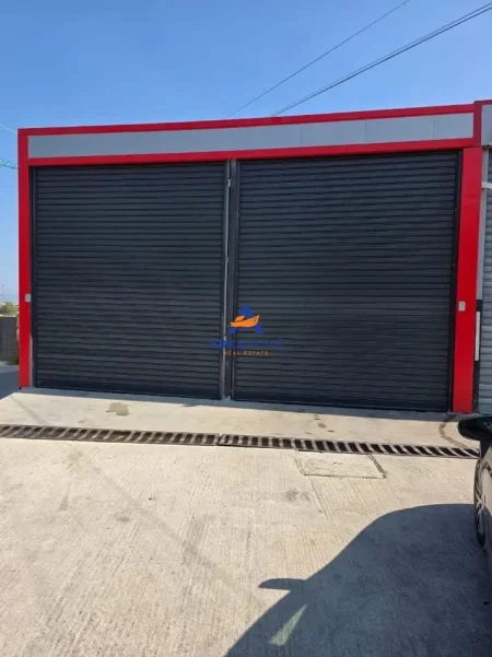 Tirane, jepet me qera magazine Kati 0, 110 m² 1.300 € (MEZEZ)