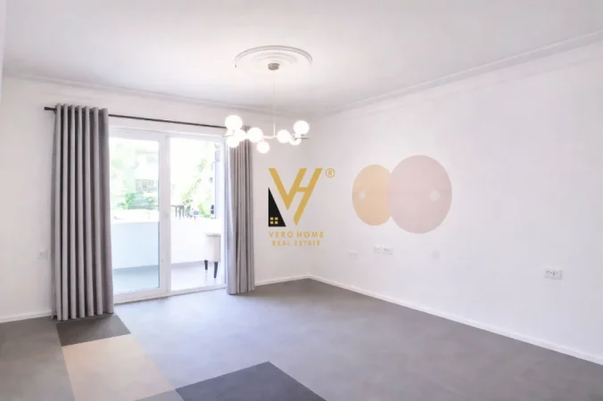 Tirane, jepet me qera zyre Kati 0, 130 m² 2.000 € (RRUGA E DURRESIT)