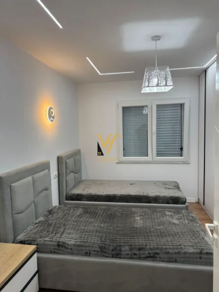 Tirane, jepet me qera apartament 2+1+Ballkon Kati 2, 95 m² 800 € (21 DHJETORI)