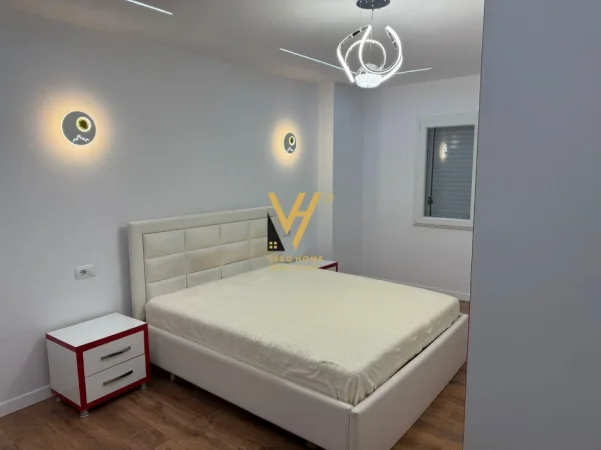 Tirane, jepet me qera apartament 2+1+Ballkon Kati 2, 95 m² 800 € (21 DHJETORI)