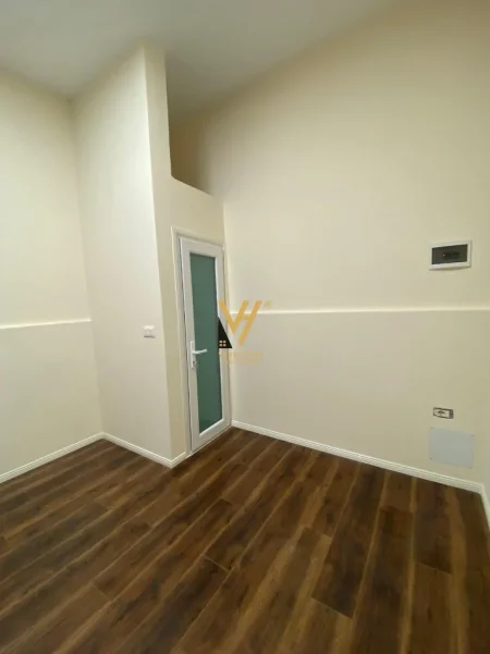 Tirane, jepet me qera zyre Kati 0, 15 m² 300 € (KOMUNA E PARISIT)
