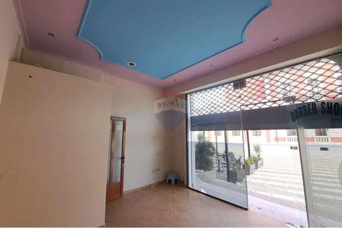 Vlore, shitet dyqan Kati 0, 18 m² 36.000 € (Rruga Ali Demi,Vlore)