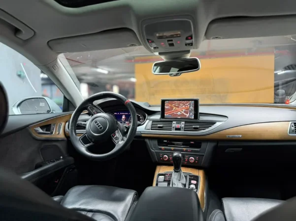 Tirane, shes makine AUDI A7 Nafte, e zeze automatik 172.000 km 18.000 €