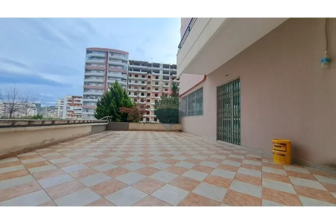 Vlore, shitet dyqan Kati 0, 162 m² 140.000 € (Rruga Gjergj Kastrioti (Transballkanike), Vlorë)