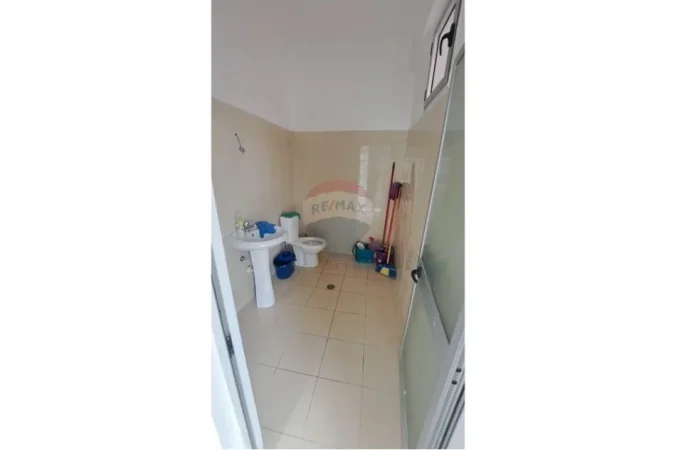 Vlore, shitet dyqan Kati 0, 162 m² 140.000 € (Rruga Gjergj Kastrioti (Transballkanike), Vlorë)