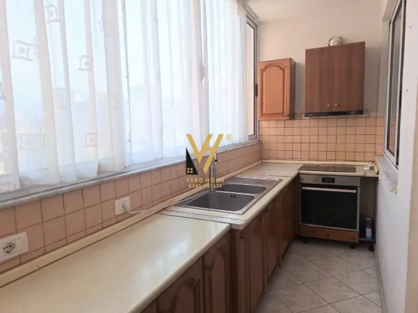 Tirane, jepet me qera apartament 3+1+Ballkon Kati 5, 110 m² 750 € (SIRI KODRA)