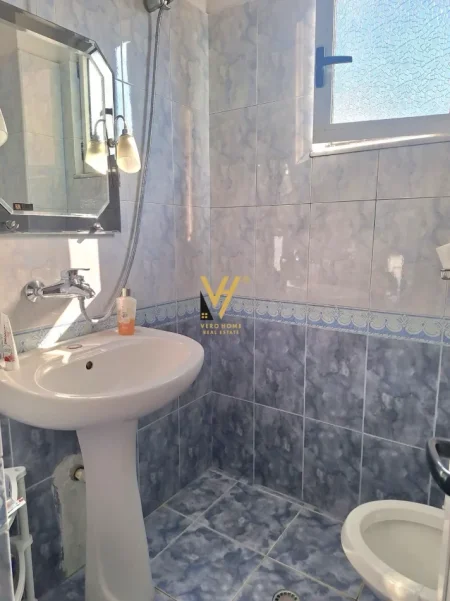 Tirane, jepet me qera apartament 3+1+Ballkon Kati 5, 110 m² 750 € (SIRI KODRA)