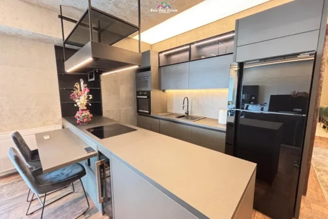 Tirane, shitet apartament 2+1+Ballkon Kati 7, 141 m² 650.000 € (Ambasador 3)