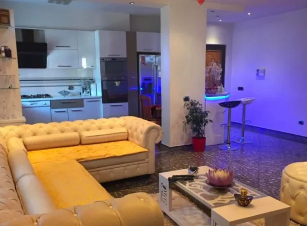 Tirane, jepet me qera apartament 2+1 Kati 6, 125 m² 800 € (KOMUNA E PARISIT)