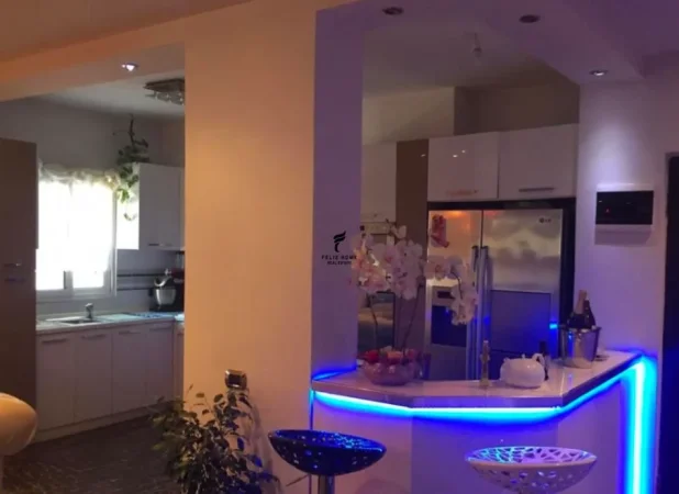 Tirane, jepet me qera apartament 2+1 Kati 6, 125 m² 800 € (KOMUNA E PARISIT)