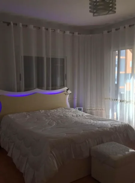 Tirane, jepet me qera apartament 2+1 Kati 6, 125 m² 800 € (KOMUNA E PARISIT)