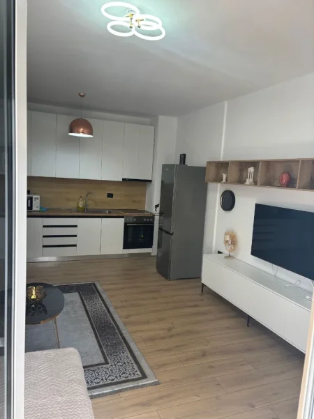 Tirane, jepet me qera apartament 2+1 Kati 5, 100 m² 700 € (21 DHJETORI)