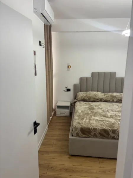 Tirane, jepet me qera apartament 2+1 Kati 5, 100 m² 700 € (21 DHJETORI)