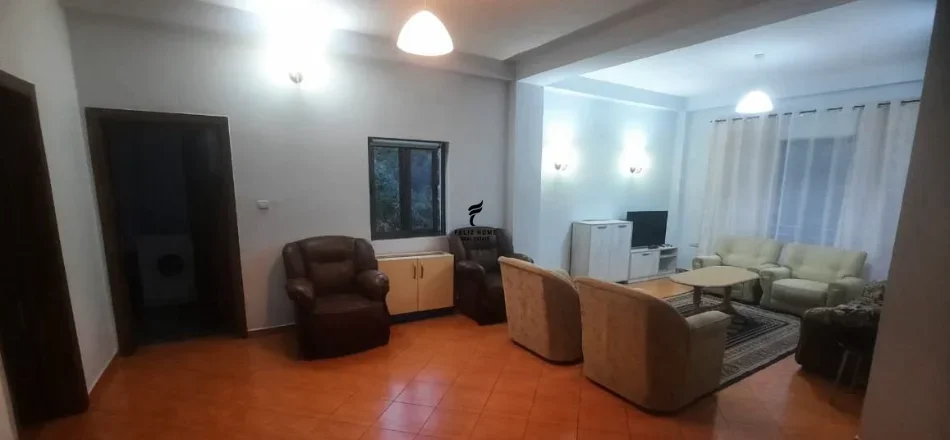 Tirane, jepet me qera apartament 2+1 Kati 2, 148 m² 450 € (QYTETI STUDENTI)