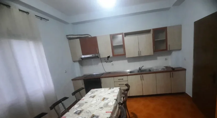 Tirane, jepet me qera apartament 2+1 Kati 2, 148 m² 450 € (QYTETI STUDENTI)