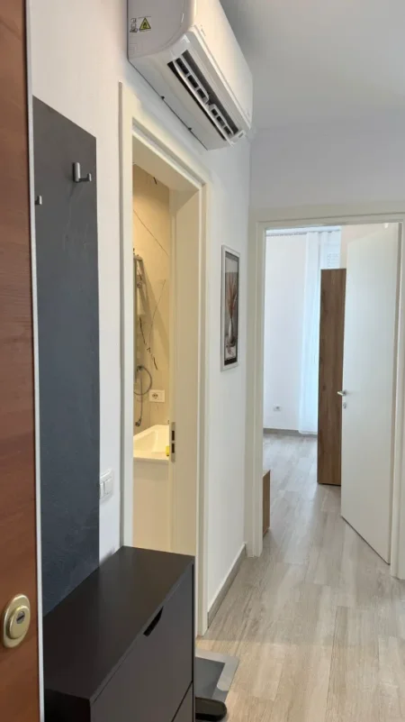 Tirane, jepet me qera apartament 2+1+Ballkon Kati 5, (Apartament 2+1 + Parkim)