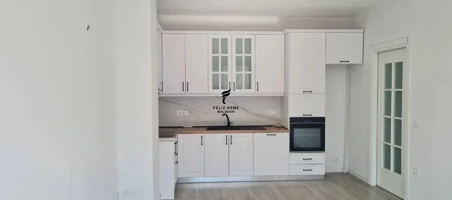 Tirane, jepet me qera apartament 1+1 Kati 7, 64 m² 500 € (PORCELAN)