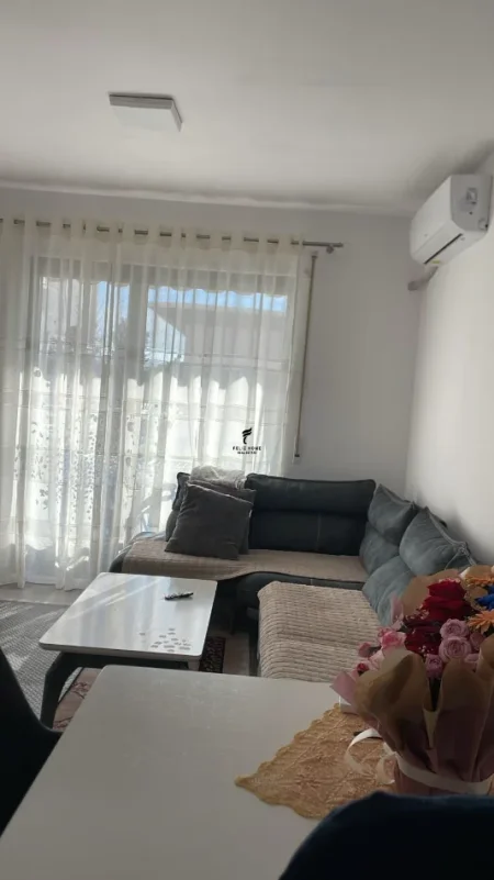Tirane, jepet me qera apartament 2+1 Kati 2, 80 m² 550 € (PORCELAN)