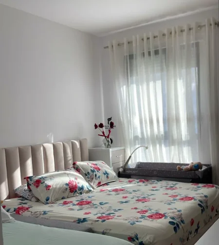 Tirane, jepet me qera apartament 2+1 Kati 2, 80 m² 550 € (PORCELAN)
