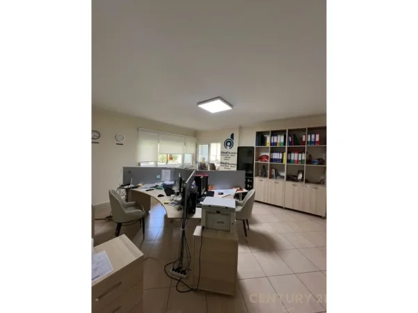 Tirane, jepet me qera zyre Kati 2, 82 m² 700 € 