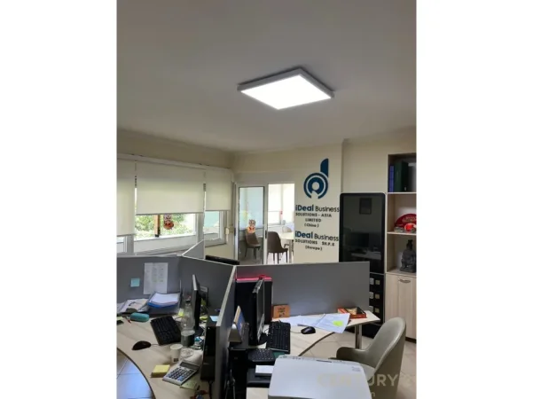 Tirane, jepet me qera zyre Kati 2, 82 m² 700 € 