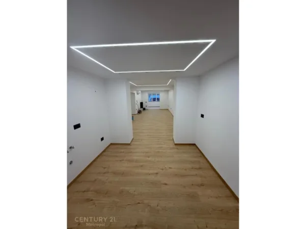Tirane, jepet me qera ambjent biznesi Kati 2, 98 m² 1.500 € 