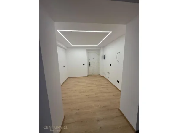 Tirane, jepet me qera ambjent biznesi Kati 2, 98 m² 1.500 € 