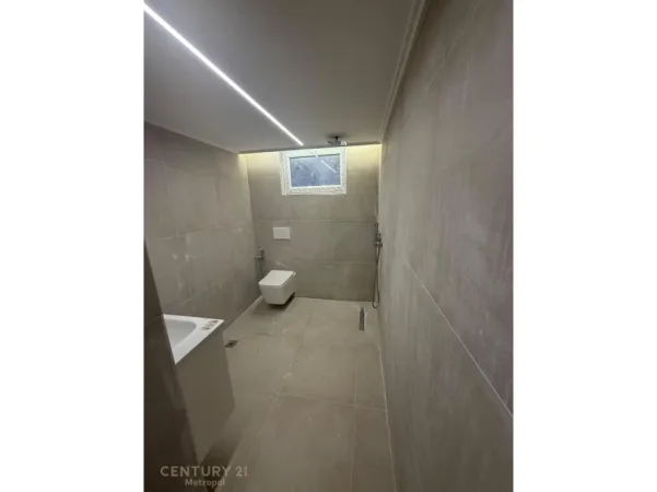 Tirane, jepet me qera ambjent biznesi Kati 2, 98 m² 1.500 € 