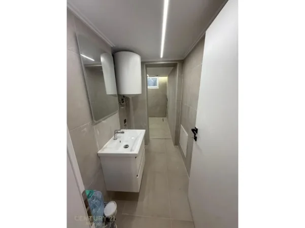 Tirane, jepet me qera ambjent biznesi Kati 2, 98 m² 1.500 € 