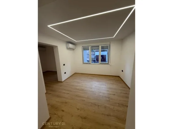 Tirane, jepet me qera ambjent biznesi Kati 2, 98 m² 1.500 € 